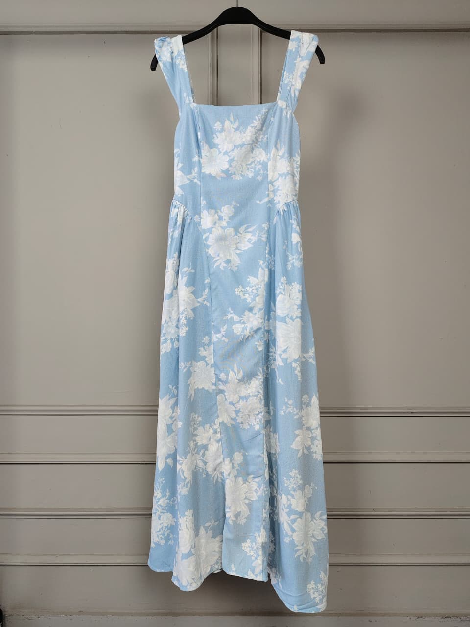 THE LIGHT BLUE