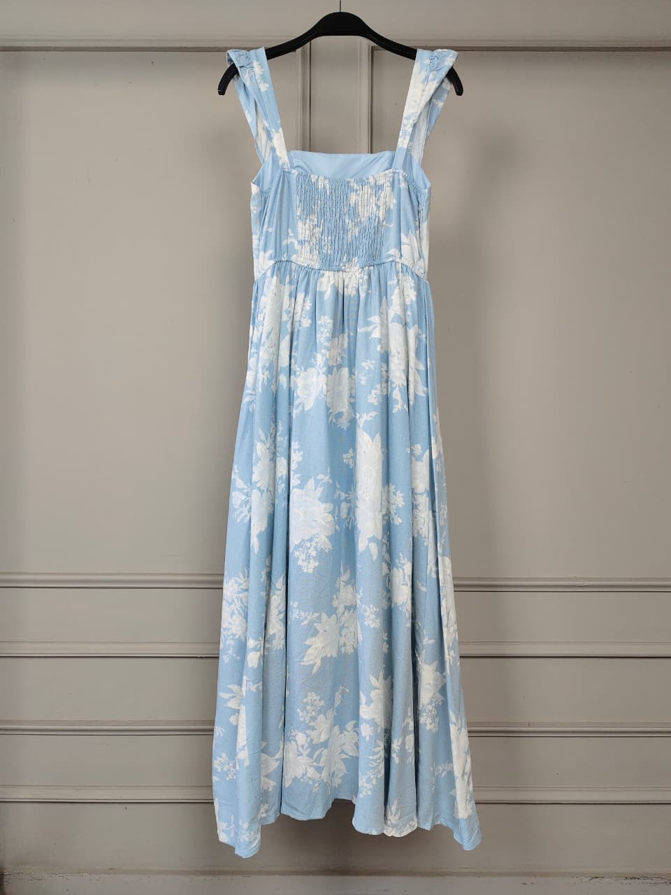 THE LIGHT BLUE