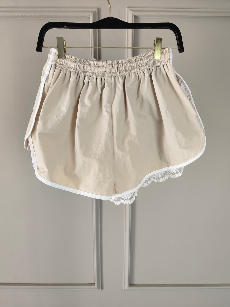 BEIGE SHORTS