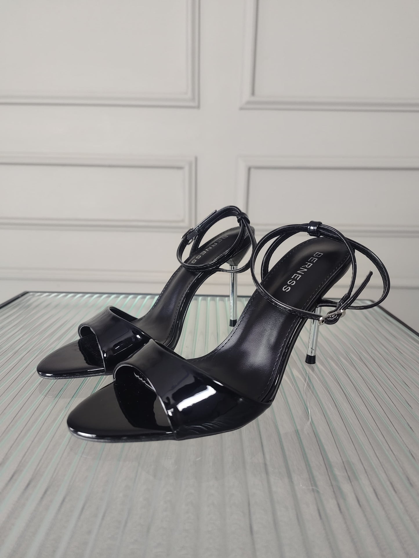 EVANA  BLACK
